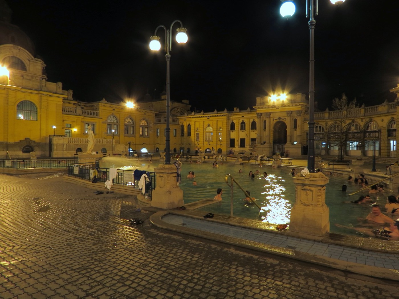 Széchenyi thermal bath at night
